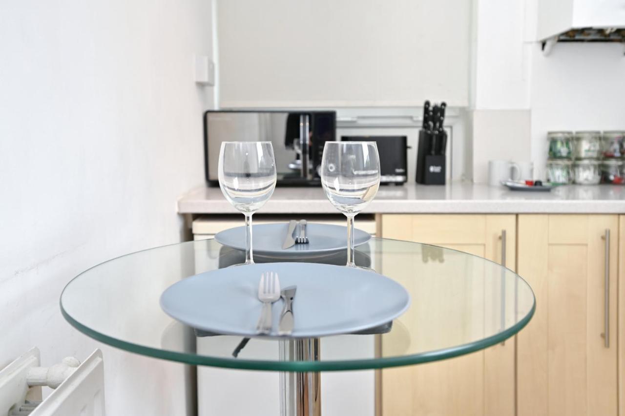 Nice Apartment - Great Portland St, Regents Pk, Euston Londra Esterno foto